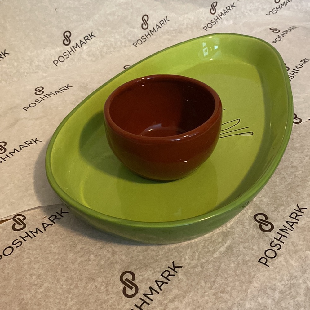 Rae Dunn CHIPS N DIP avocado shaped serving tray - Picture 5 of 6